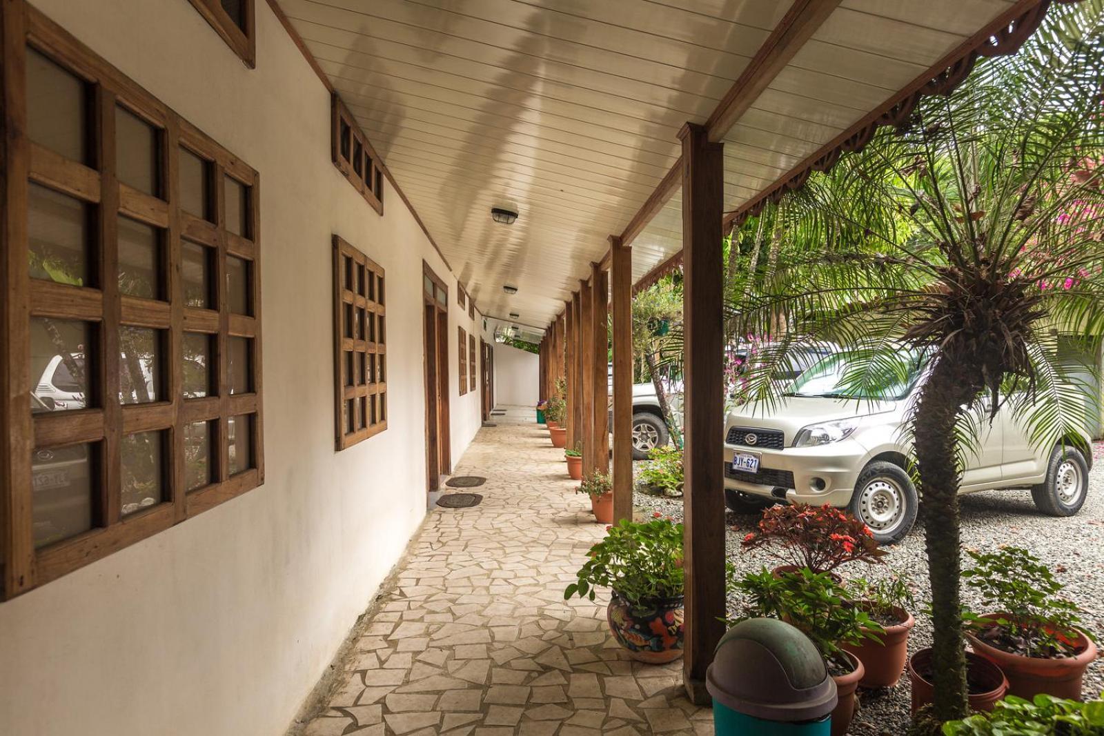 Cabinas Yucca Puerto Viejo de Talamanca Eksteriør billede
